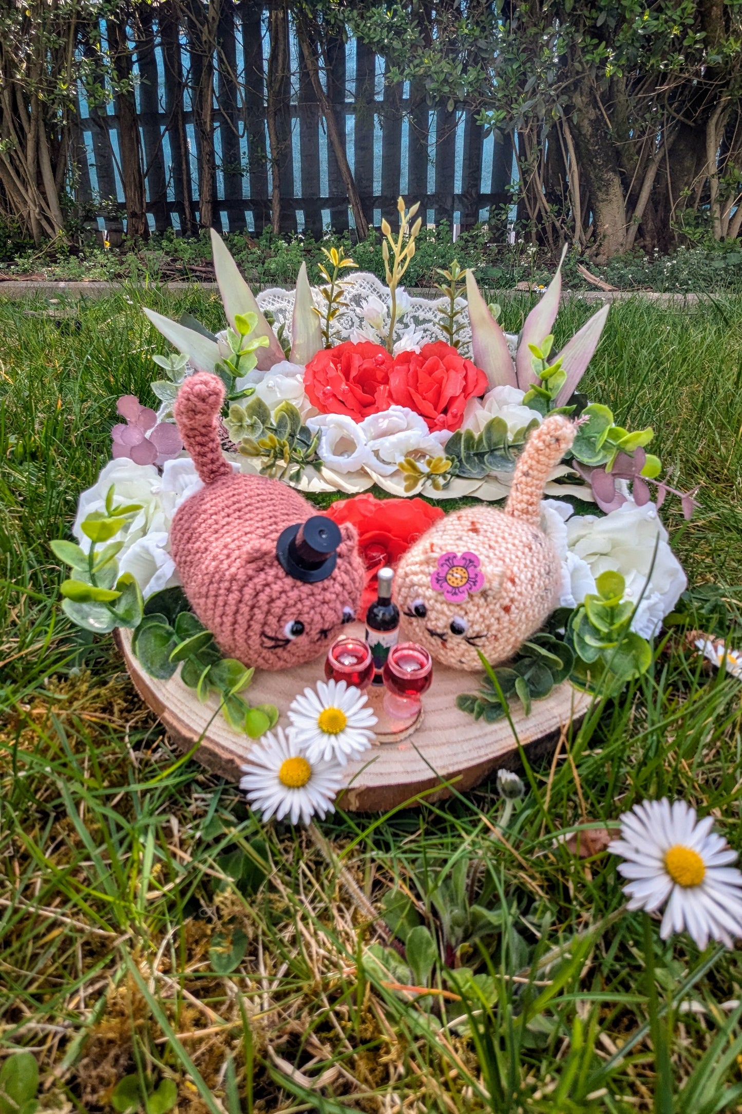 Amigurumi Louf Cats: Romantik auf dem Hochzeitsbrettchen