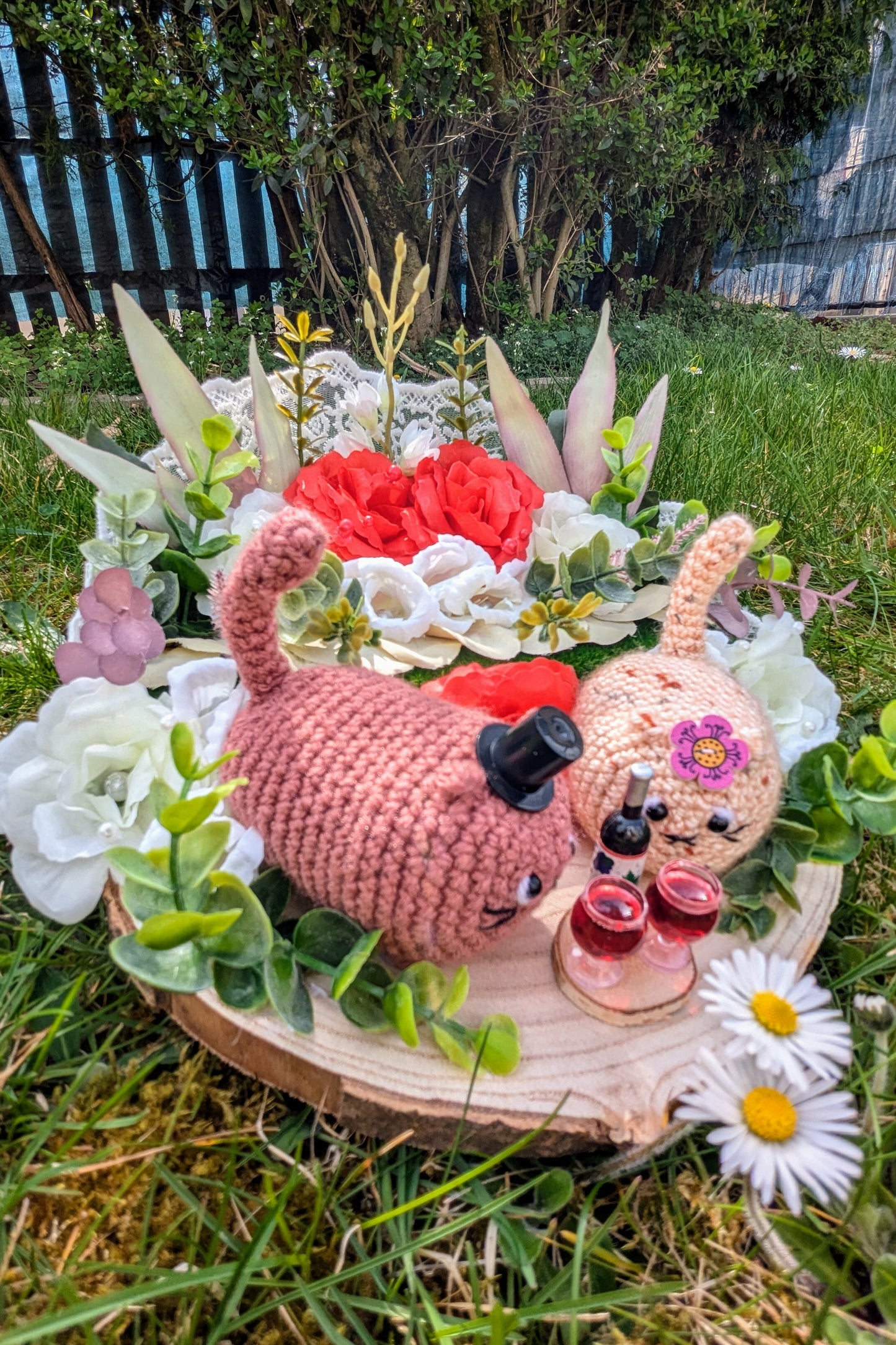 Amigurumi Louf Cats: Romantik auf dem Hochzeitsbrettchen