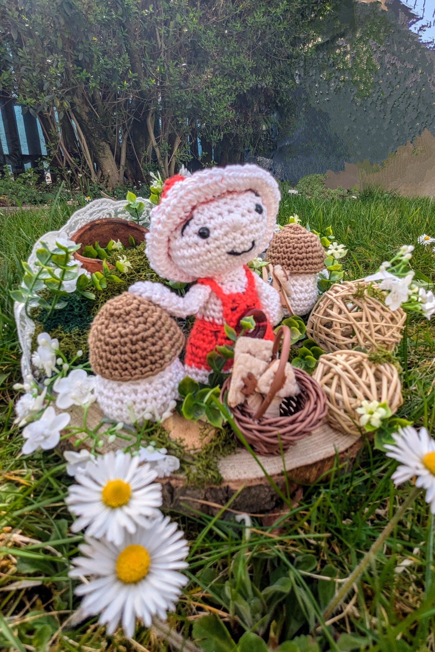 Amigurumi Zauberwald: Pilzgnom Kurt Fliegenhuat und seine Steinpilze