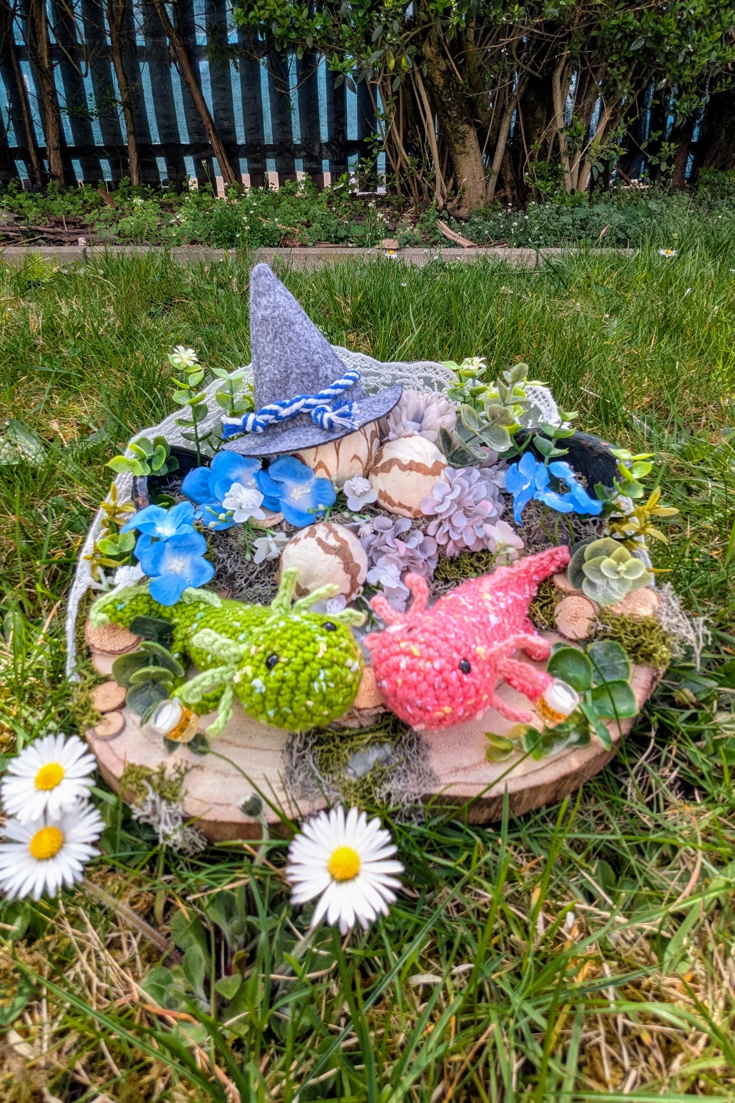 Amigurumi Alpen-Axolotl Zauber: Ein Stück Bayern für Ihr Zuhause