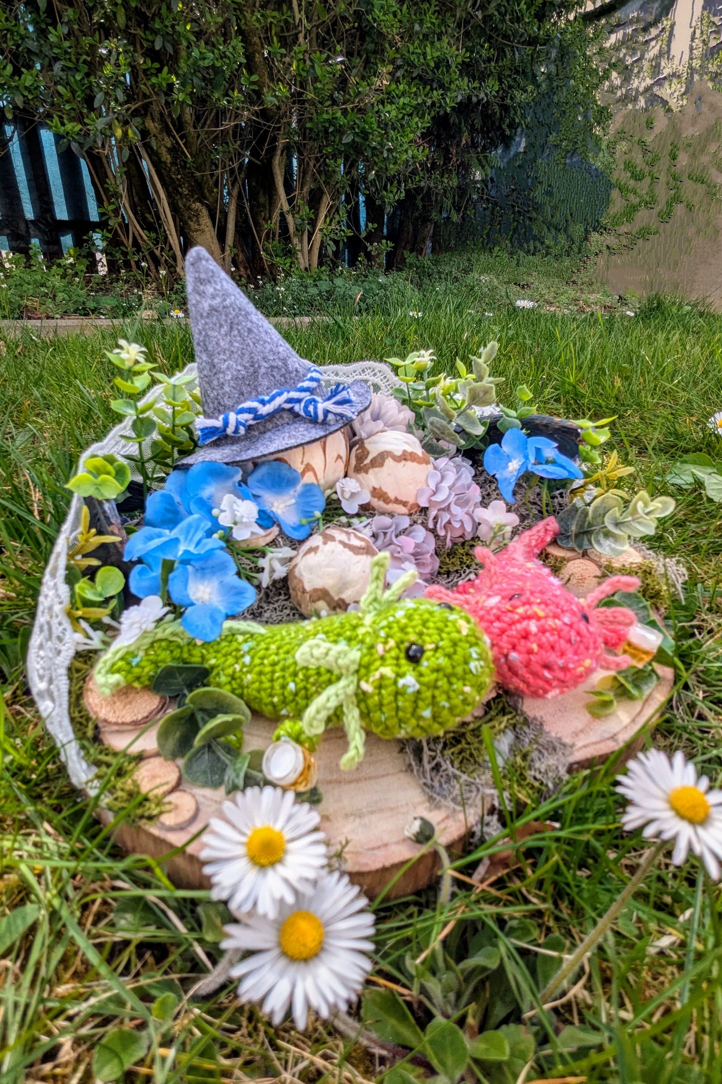 Amigurumi Alpen-Axolotl Zauber: Ein Stück Bayern für Ihr Zuhause