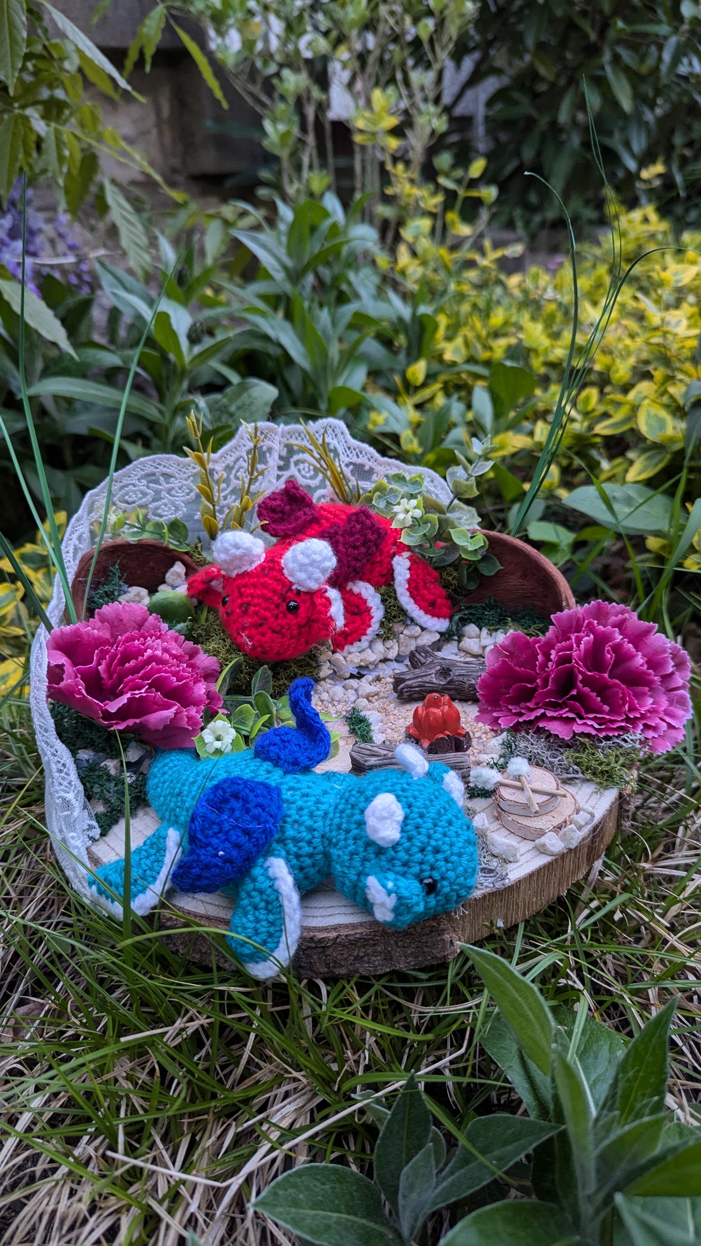 Amigurumi Drachenland: Feuer & Eis treffen sich am Lagerfeuer